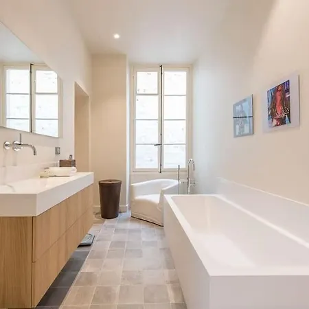 Elegant Retreat In 7th - Chic & Stylish Apartament *