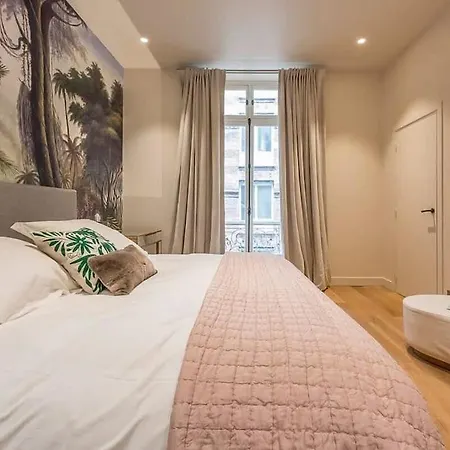 Elegant Retreat In 7th - Chic & Stylish *